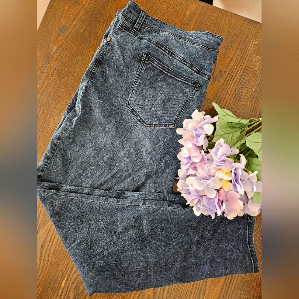 Celebrity Pink Crop Blue Denim Jeans Size 24